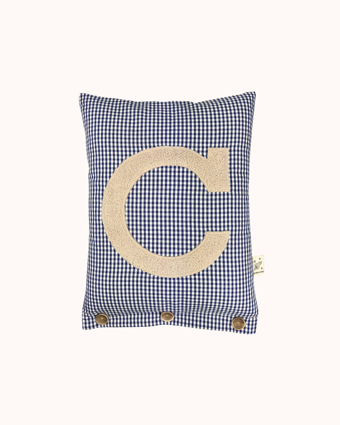 Buchstabenkissen Beige auf klein Marineblau Vichykaro
