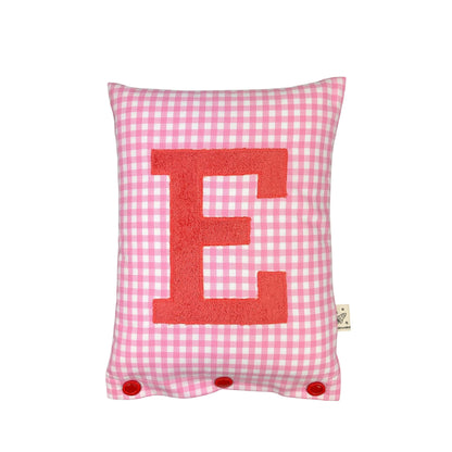 Coussin Lettre Rouge Corail sur rose Carreaux Vichy