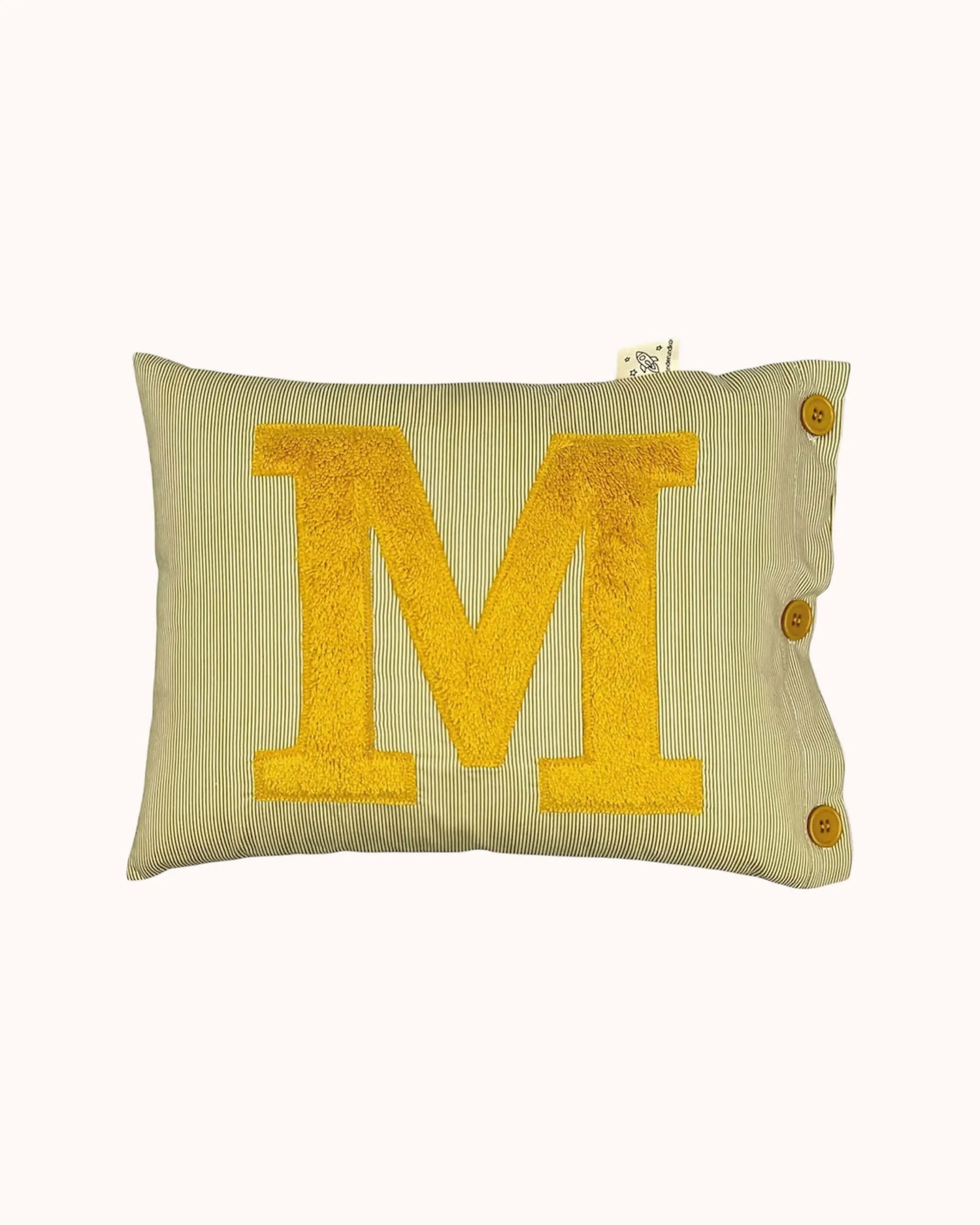 Buchstabenkissen Senfgelb auf kleinen oliv/weißen Streifen
