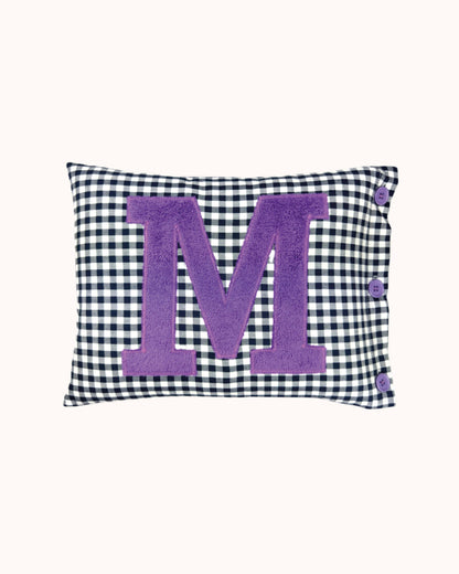 Buchstabenkissen Lila auf Marineblau Vichykaro