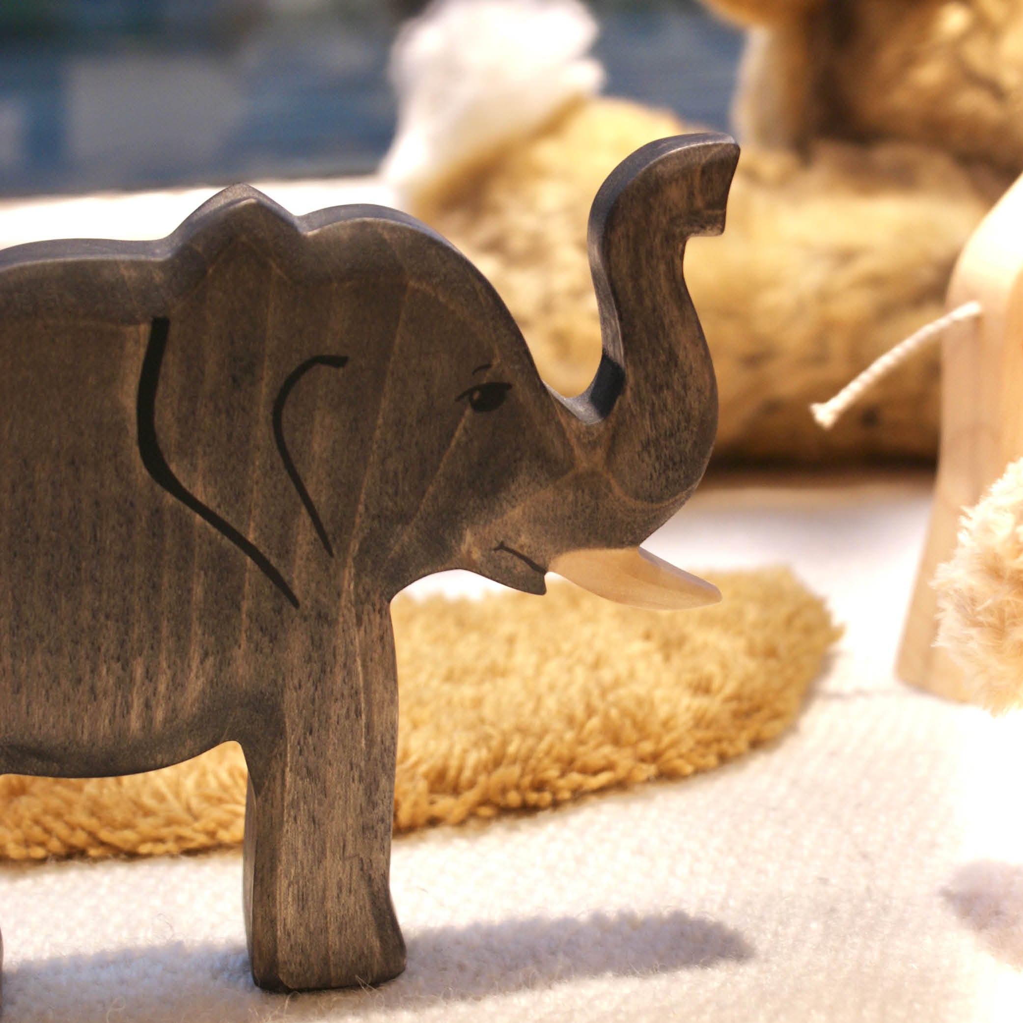 figurine en bois éléphant taureau