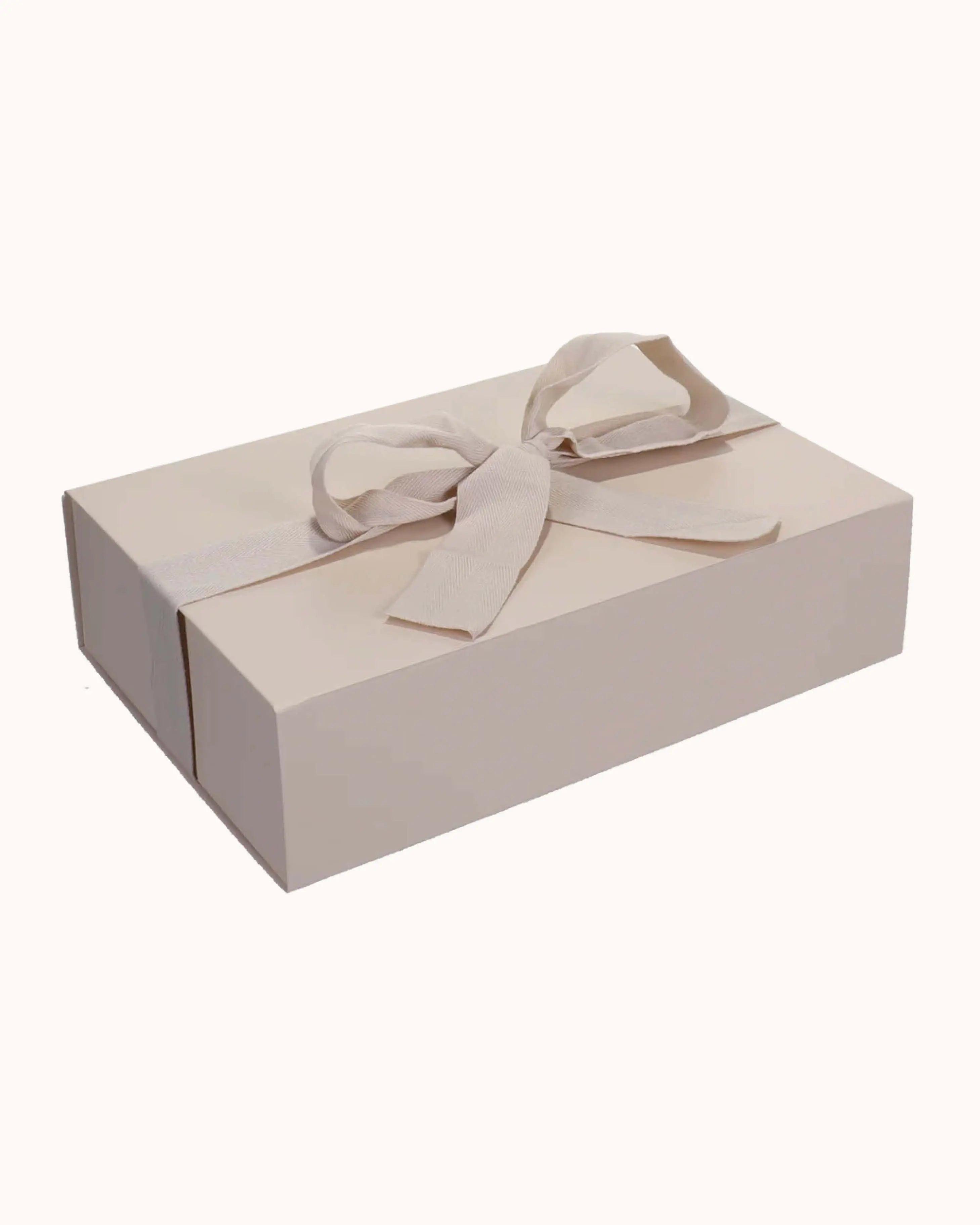 Große Geschenkbox in nude