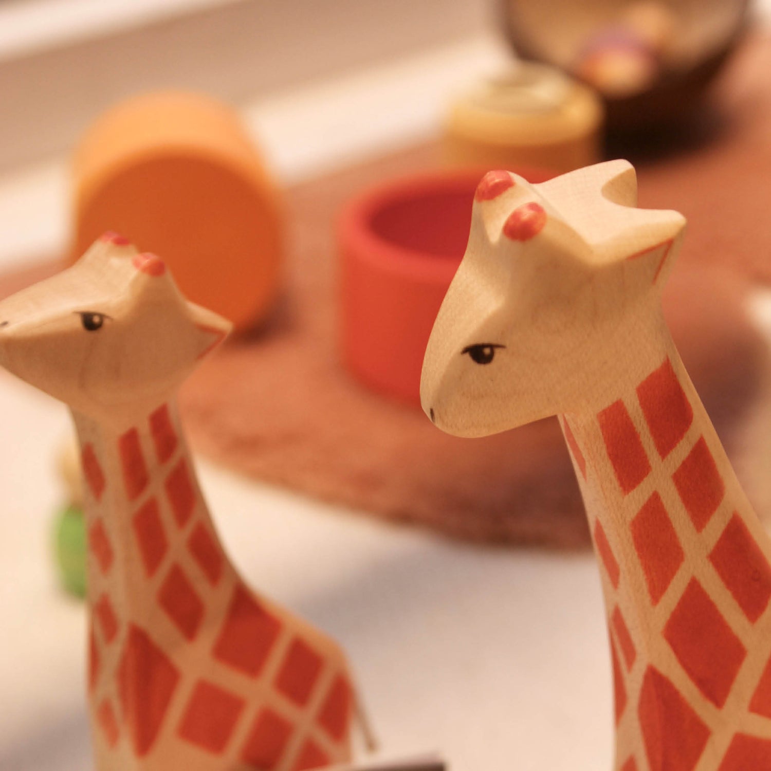 figurine de girafe en bois