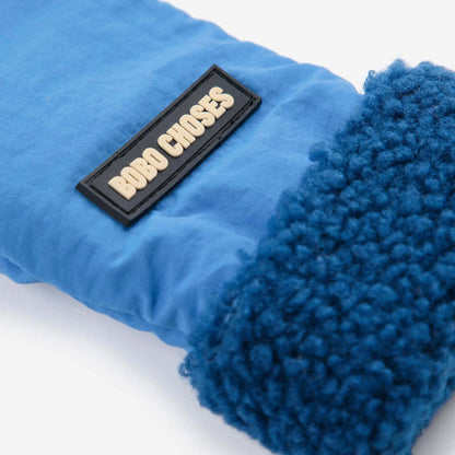Gefütterte Fäustlinge in blau