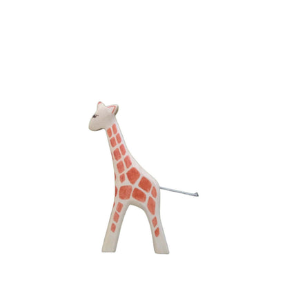 figurine de girafe en bois