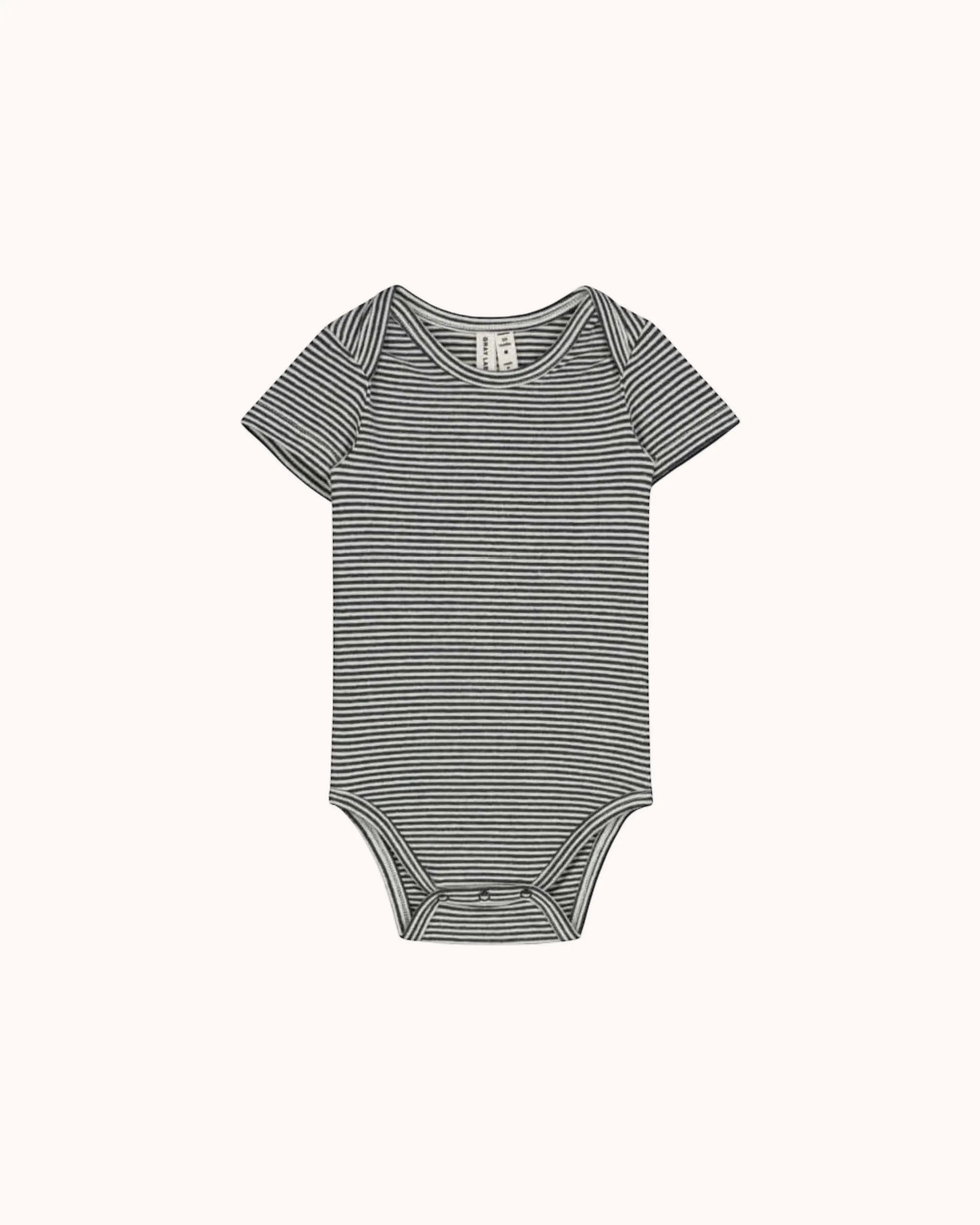 Kurzärmliger Baby Body in nearly black/cream