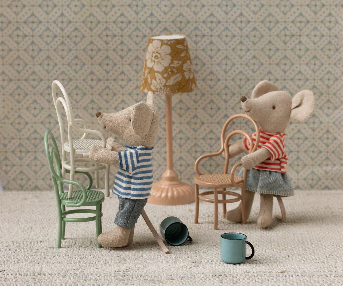 Mäuse Vintage Stuhl in dark powder