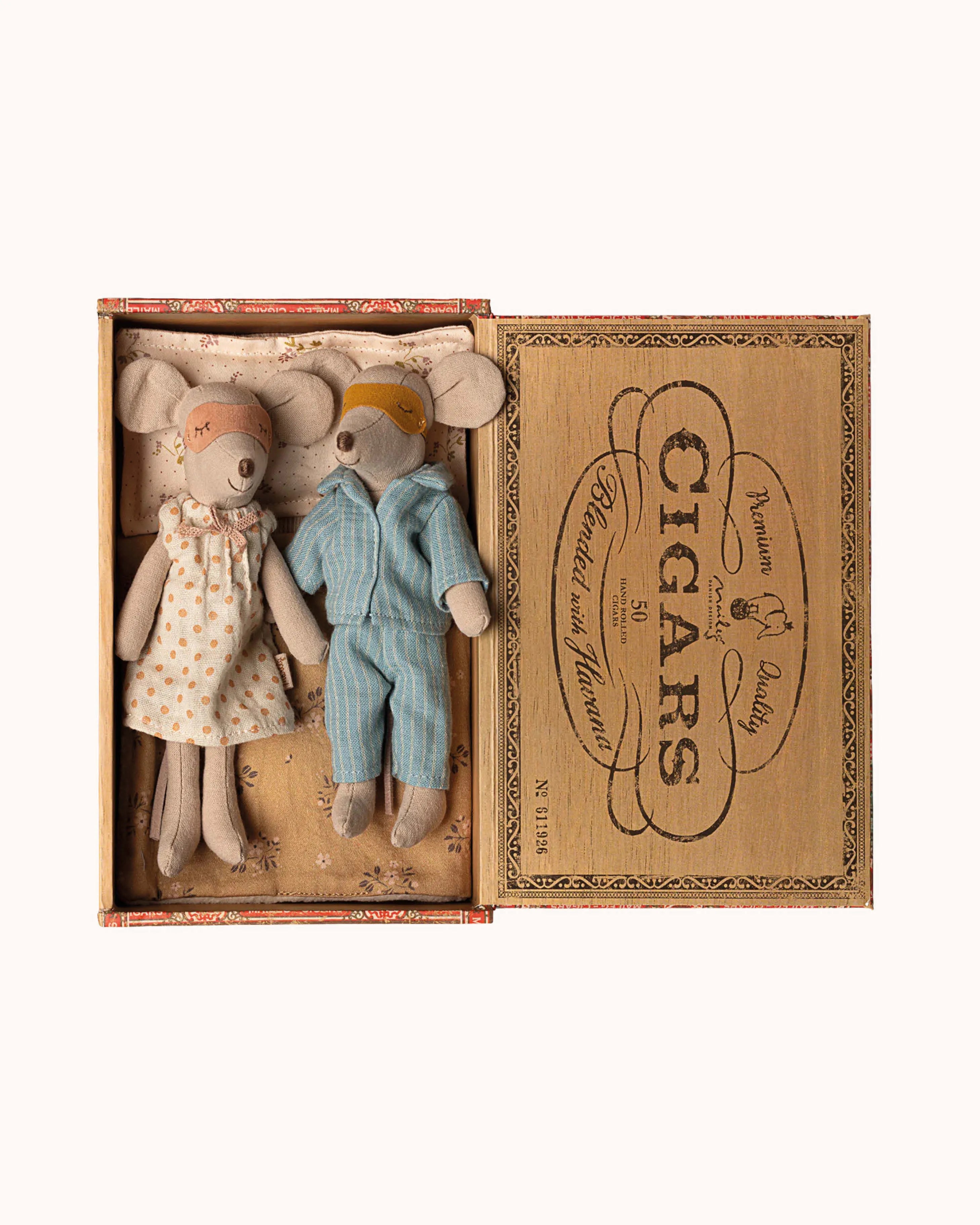 Mum &amp; Dad Mouse in Cigar Box