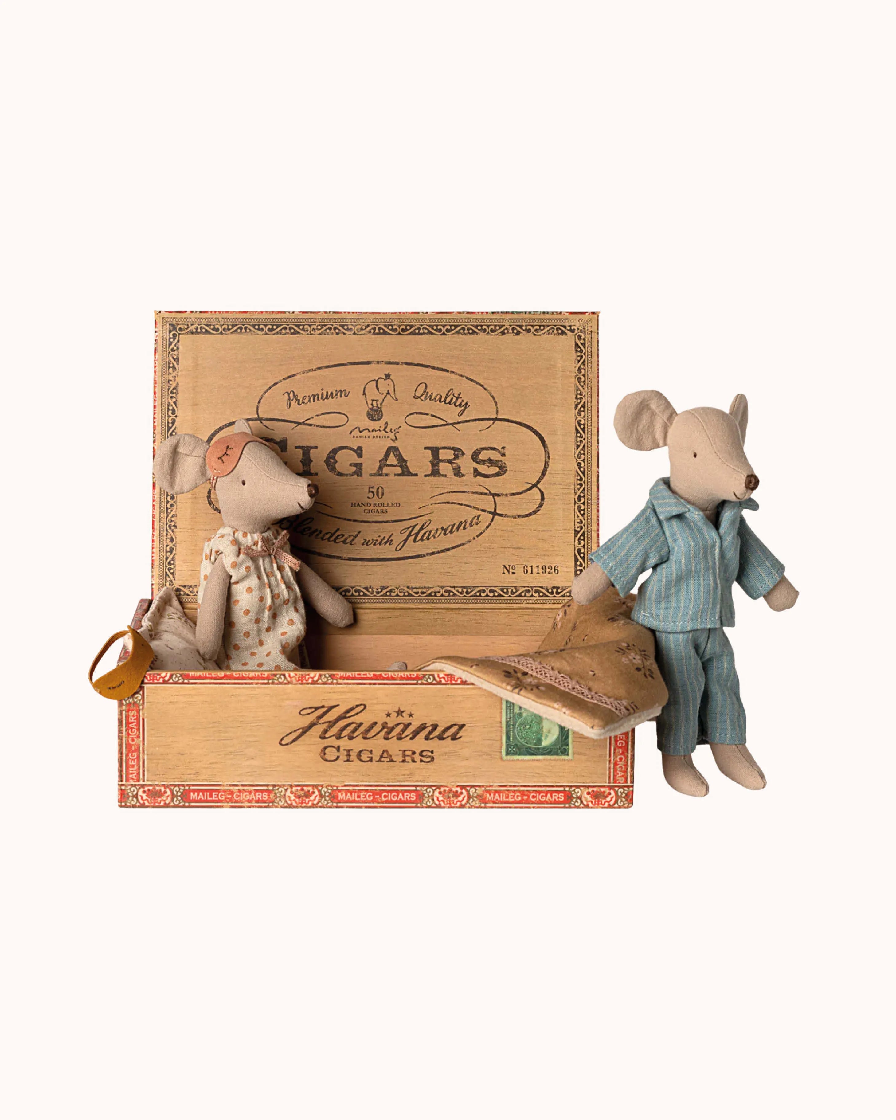 Mum &amp; Dad Mouse in Cigar Box