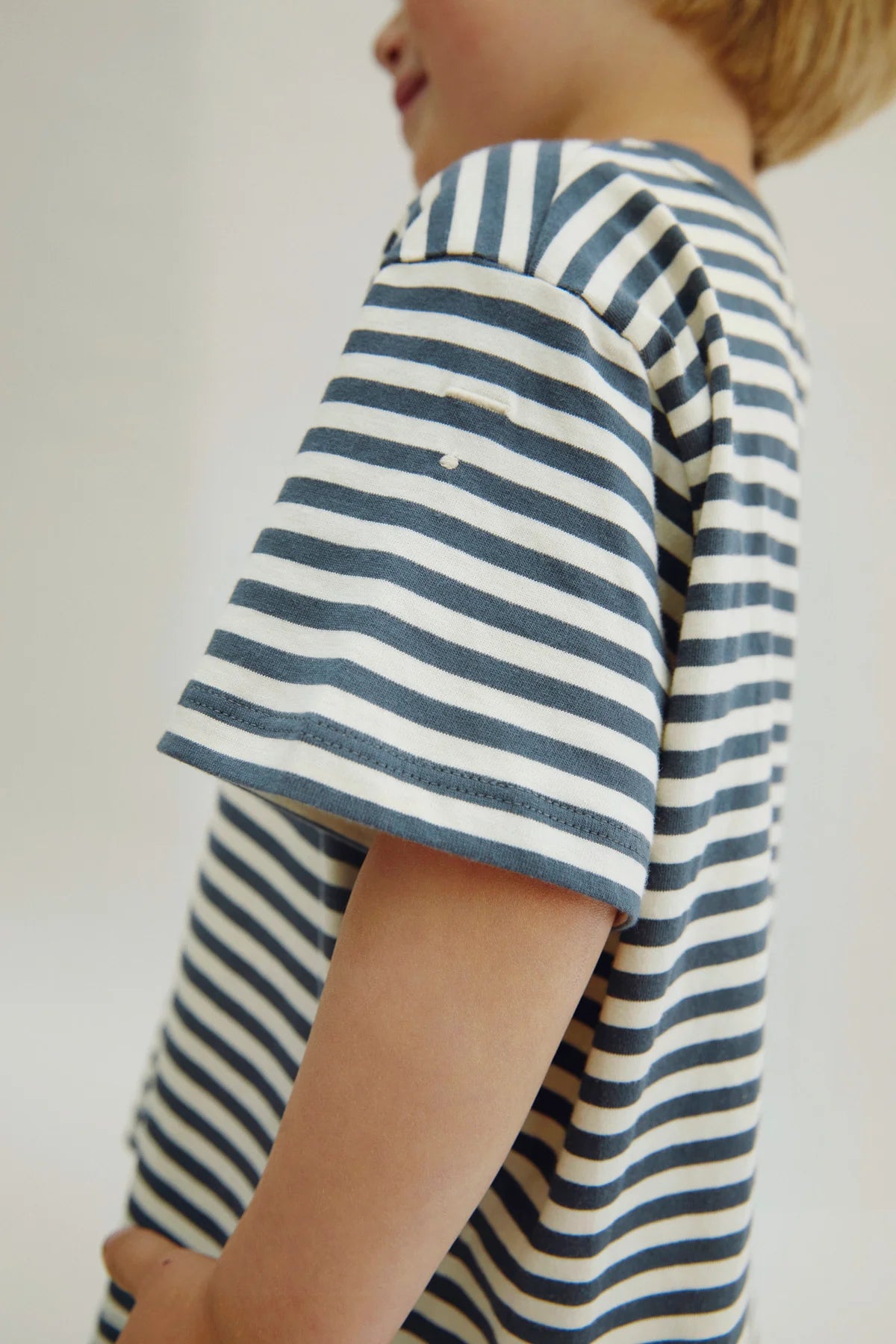 Kurzärmliges oversized T-Shirt in blue grey/off-white