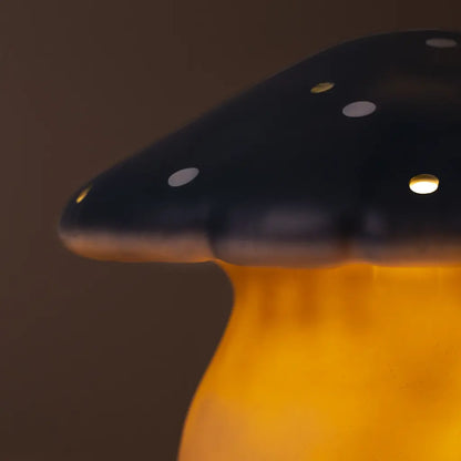 Große Pilzlampe in jeans