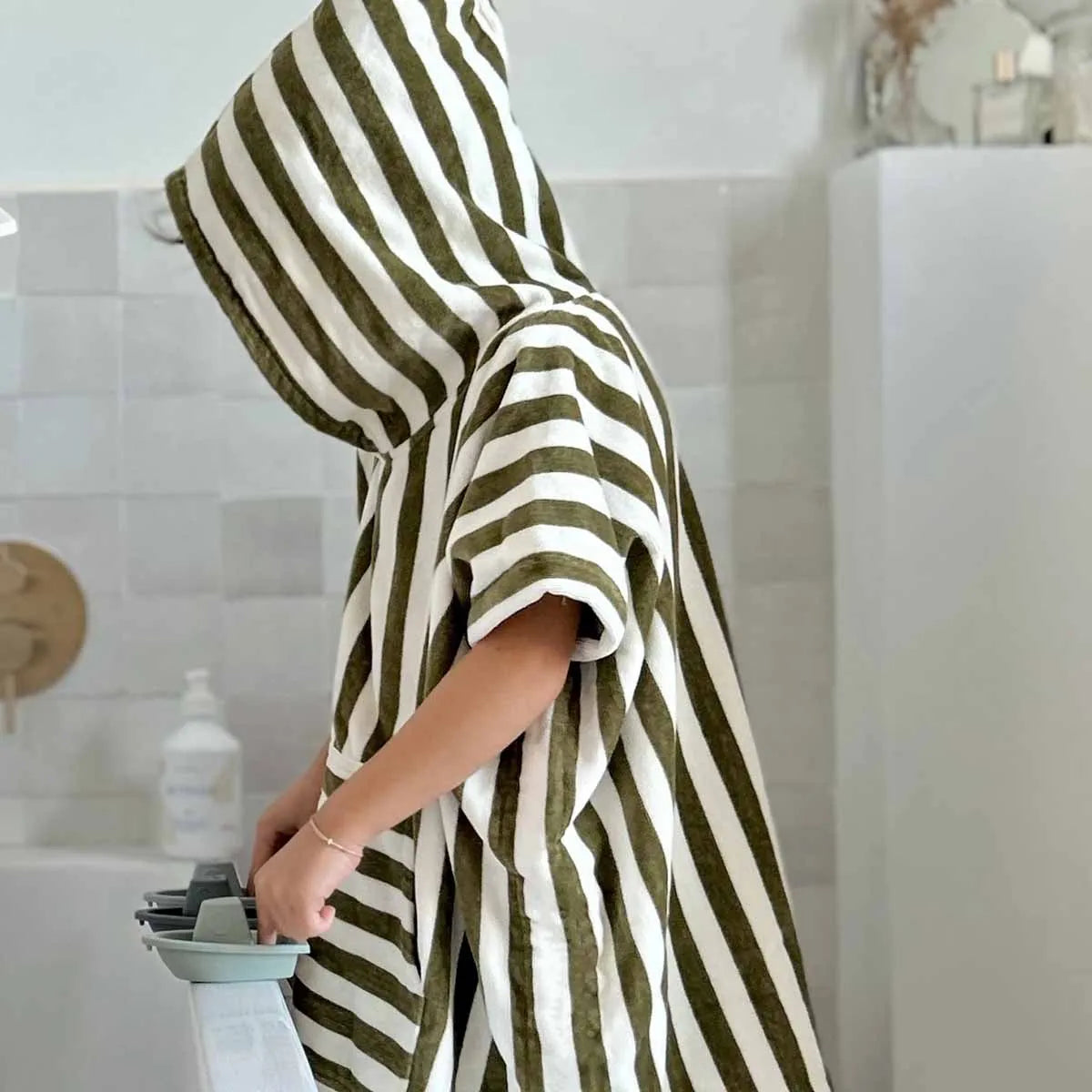 Poncho mit Kapuze in khaki gestreift