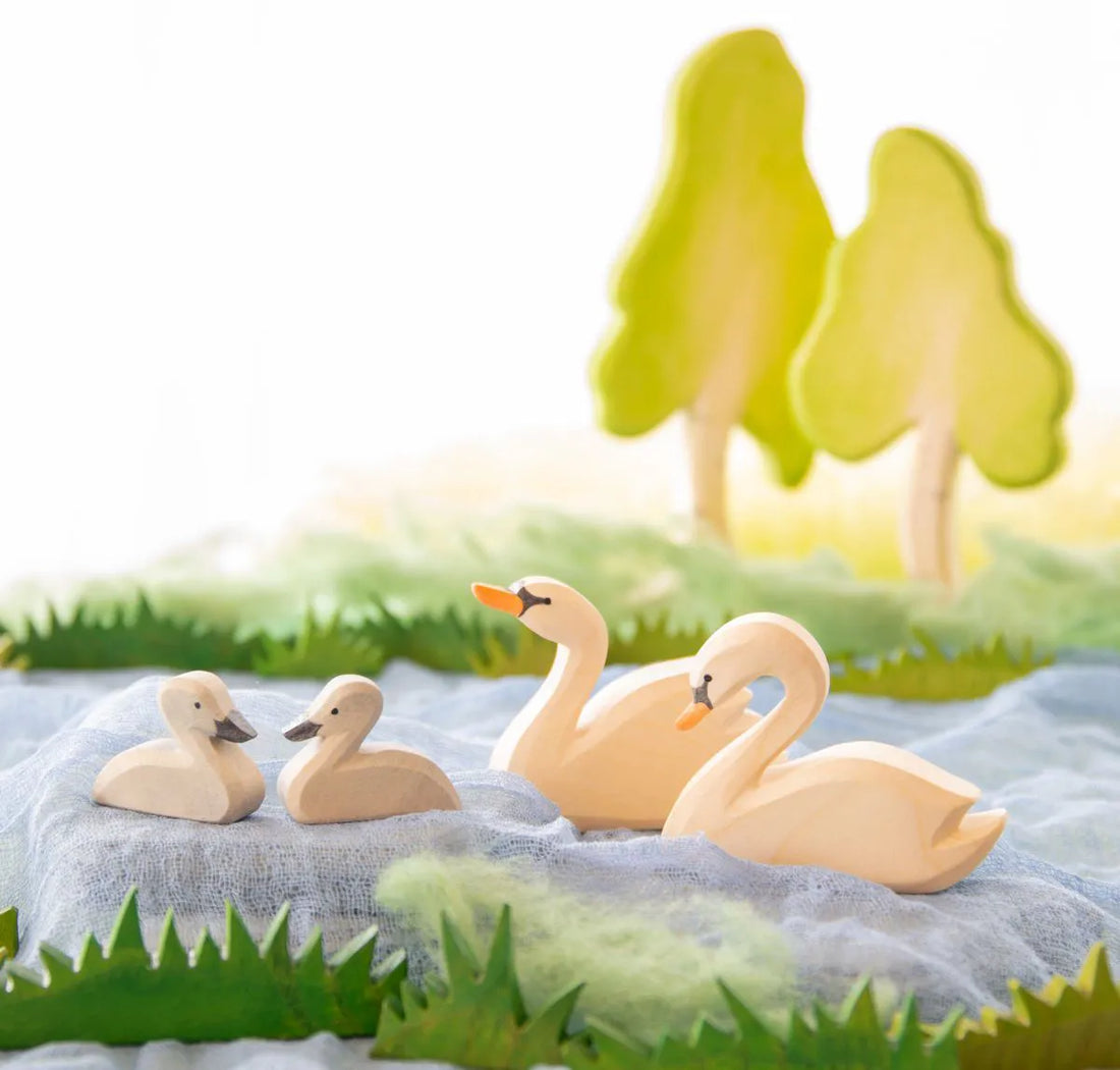 Holzfigur Schwan Kopf hoch