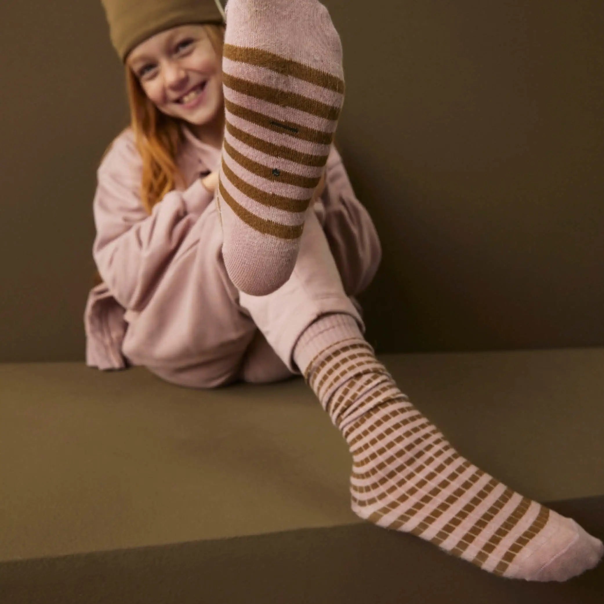Lange gerippte Socken in berry/woody