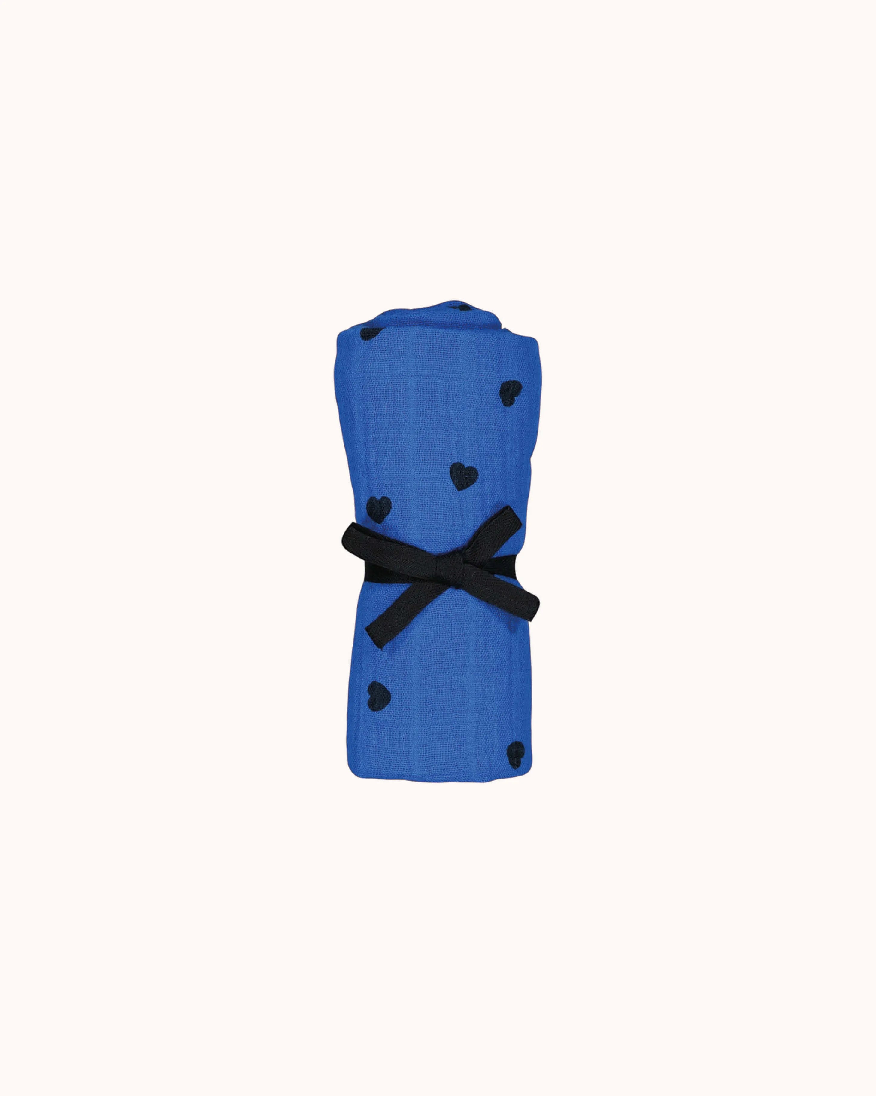 Musselin Swaddle Bianca in black heart greek blue