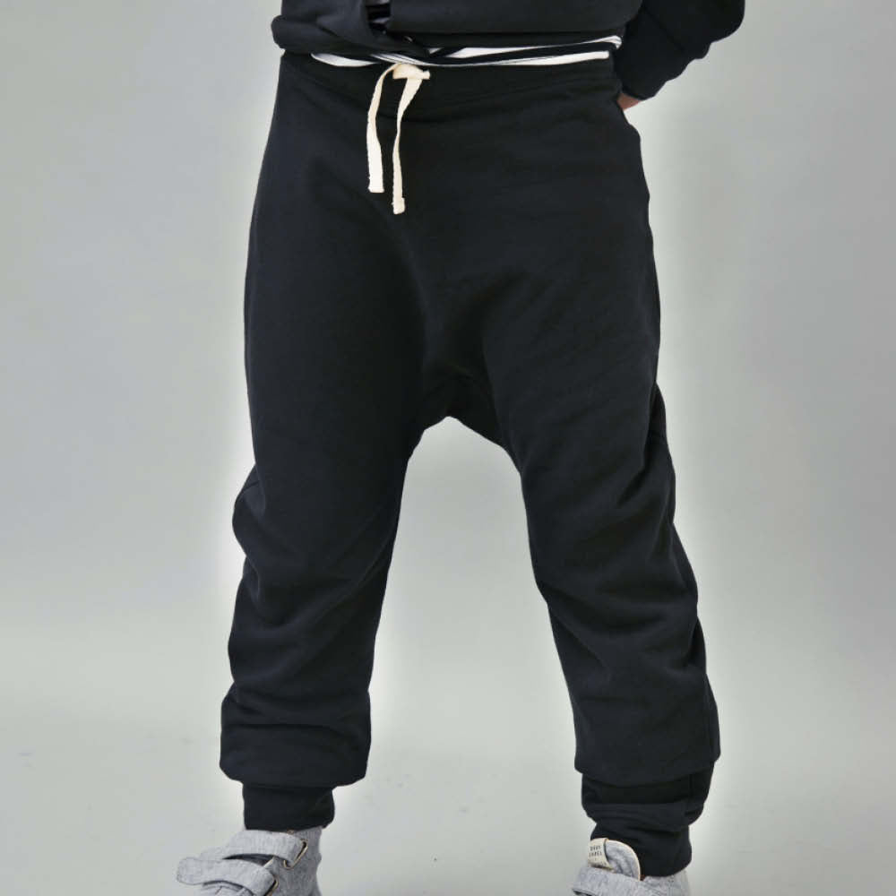 Sweathose in nearly black