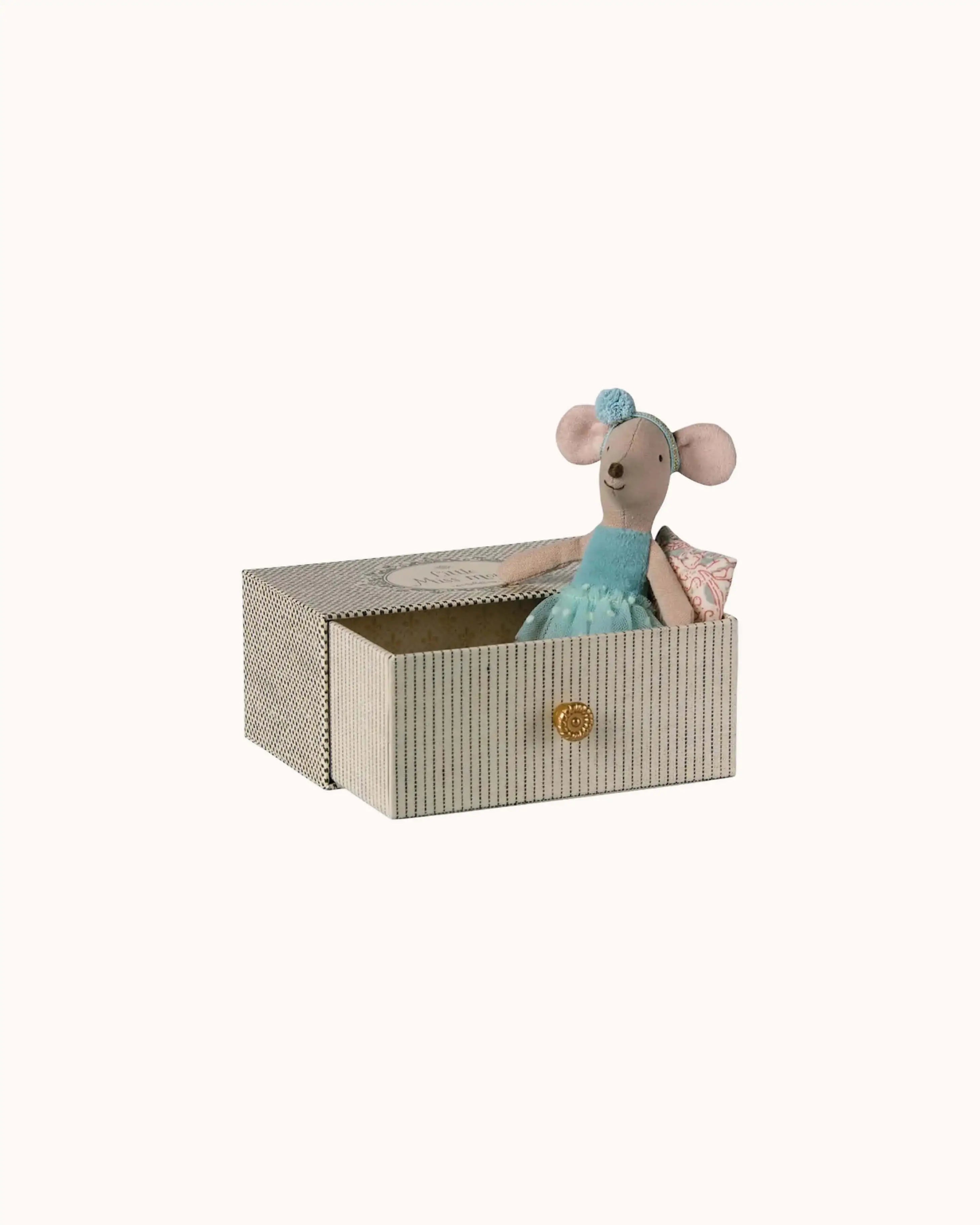 Little Sister Dance Mouse in Daybed