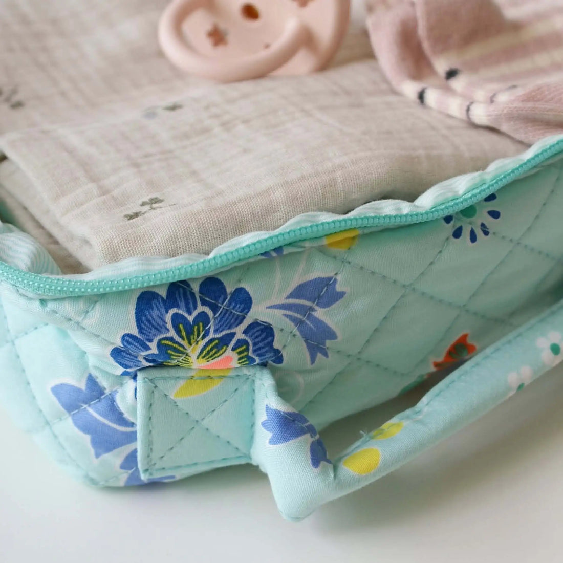 Toiletry Bag in polska opalin