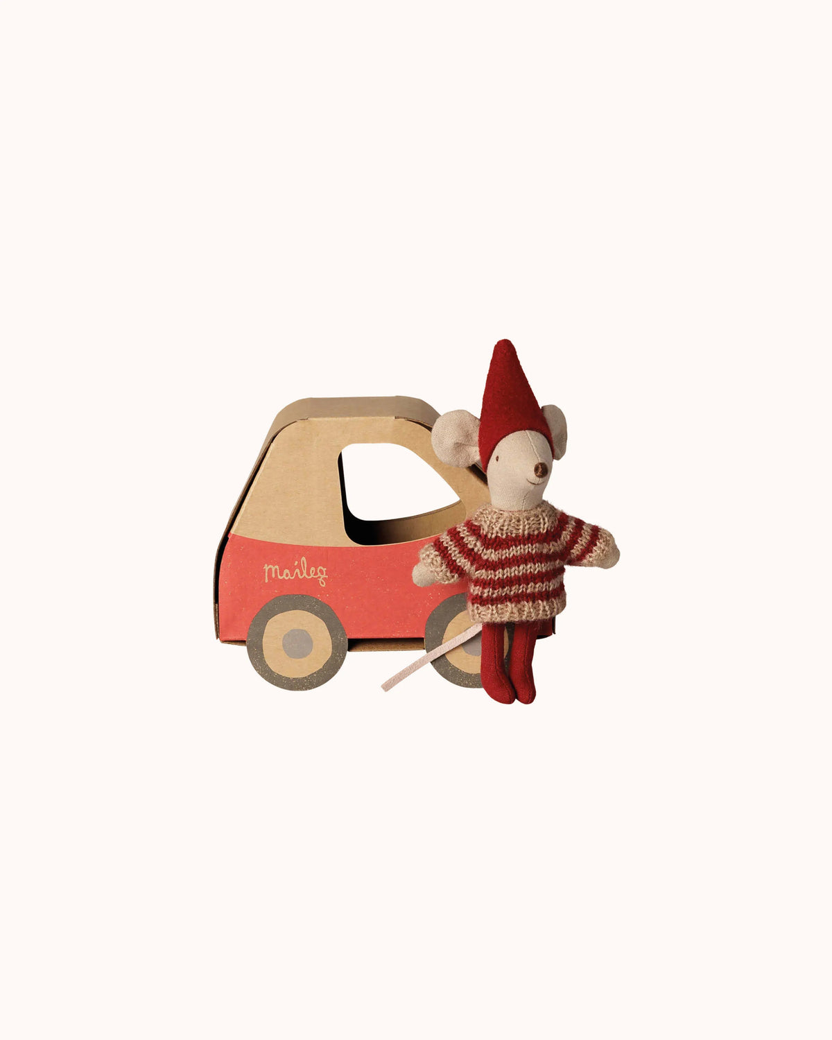 Kleine Schwester Weihnachtsmaus im Autokarton