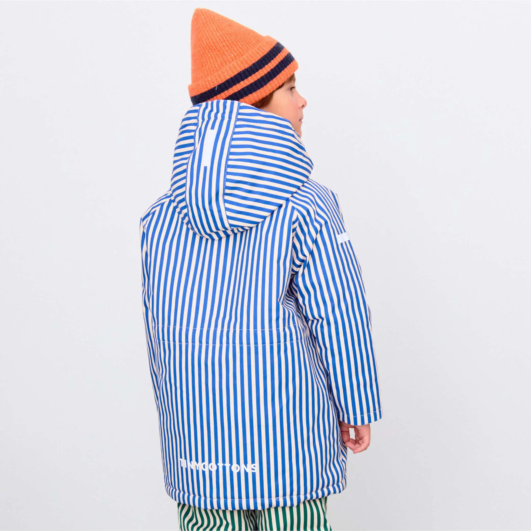 Schneejacke in blau gestreift