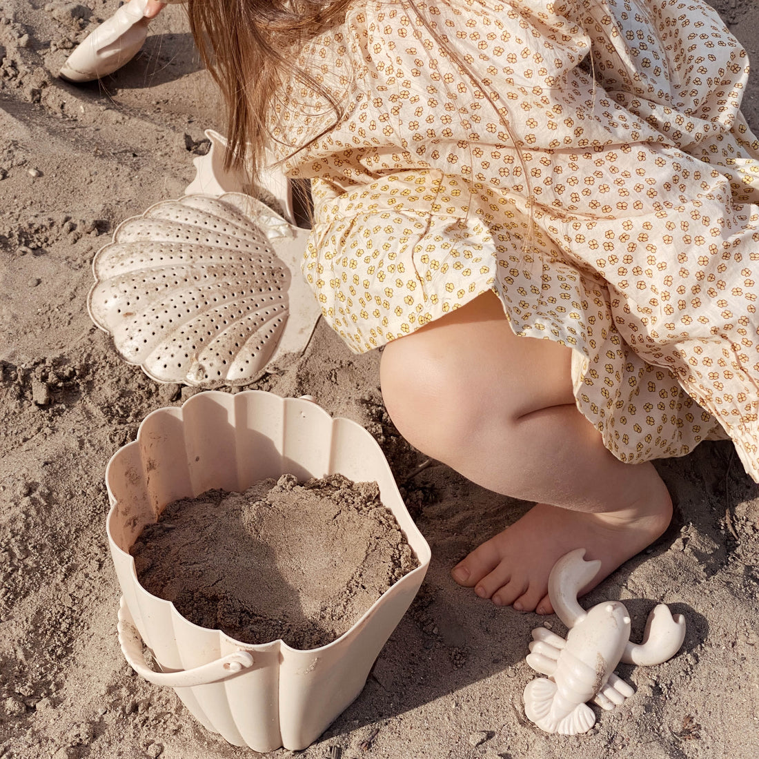 Sand toys in rose blush