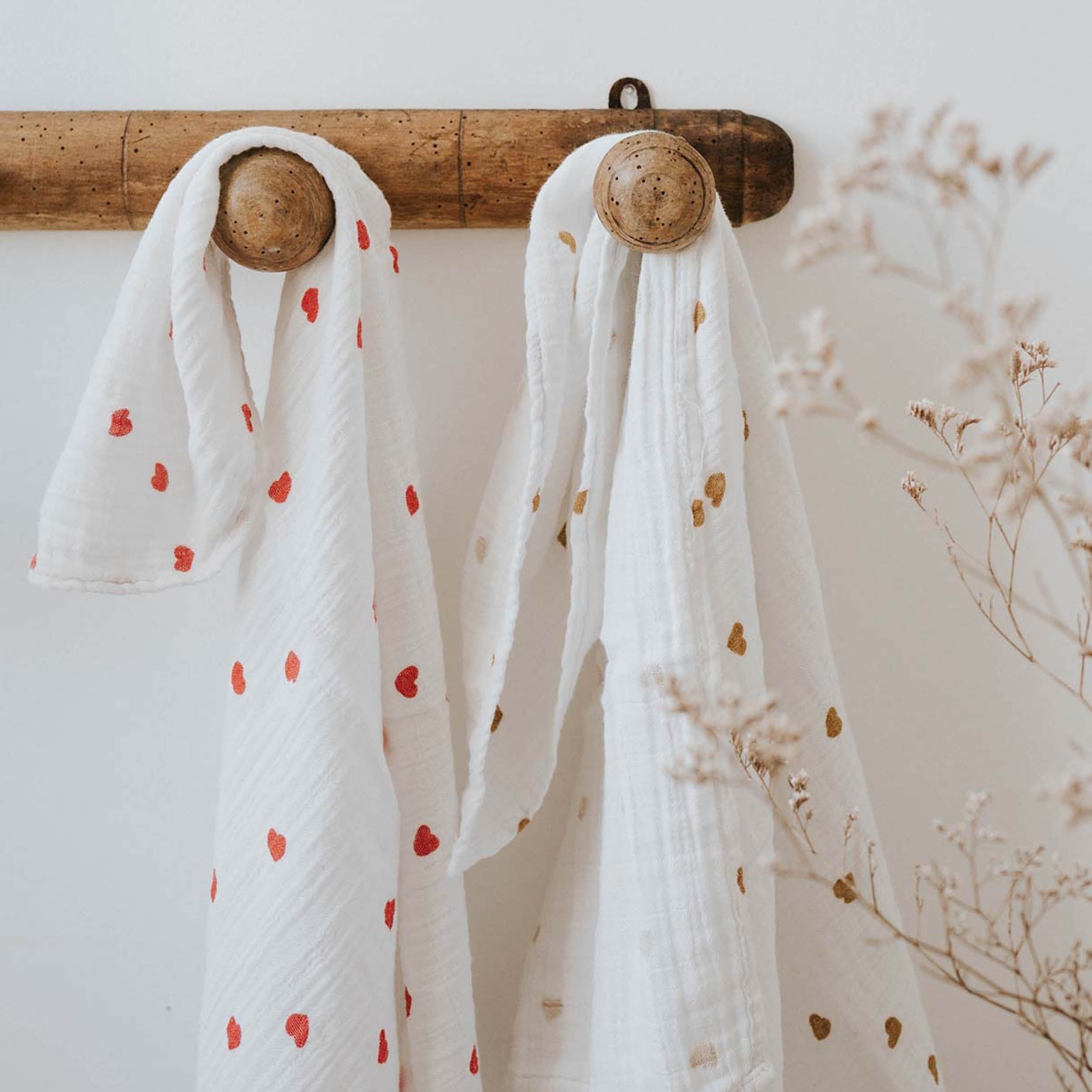 Muslin Swaddle Bianca in heart red