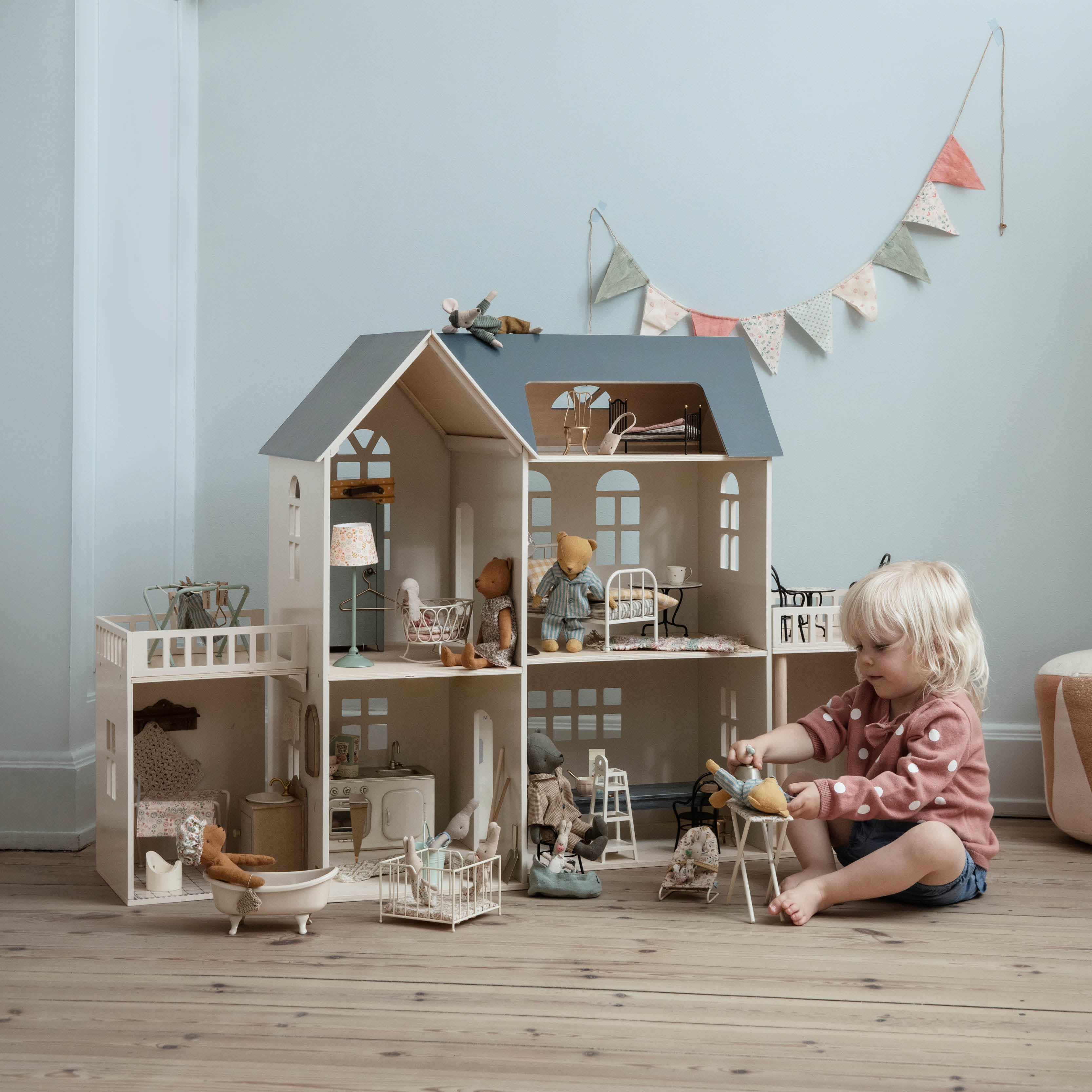 Holz Badezimmer-Anbau für das Mäuse Puppenhaus von Maileg im Kinderladen kinder und konsorten Düsseldorf Germany Deutschland