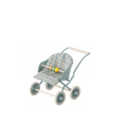 Baby Mäuse Kinderwagen in mint von Maileg im Kinderladen kinder und konsorten Düsseldorf Germany Deutschland