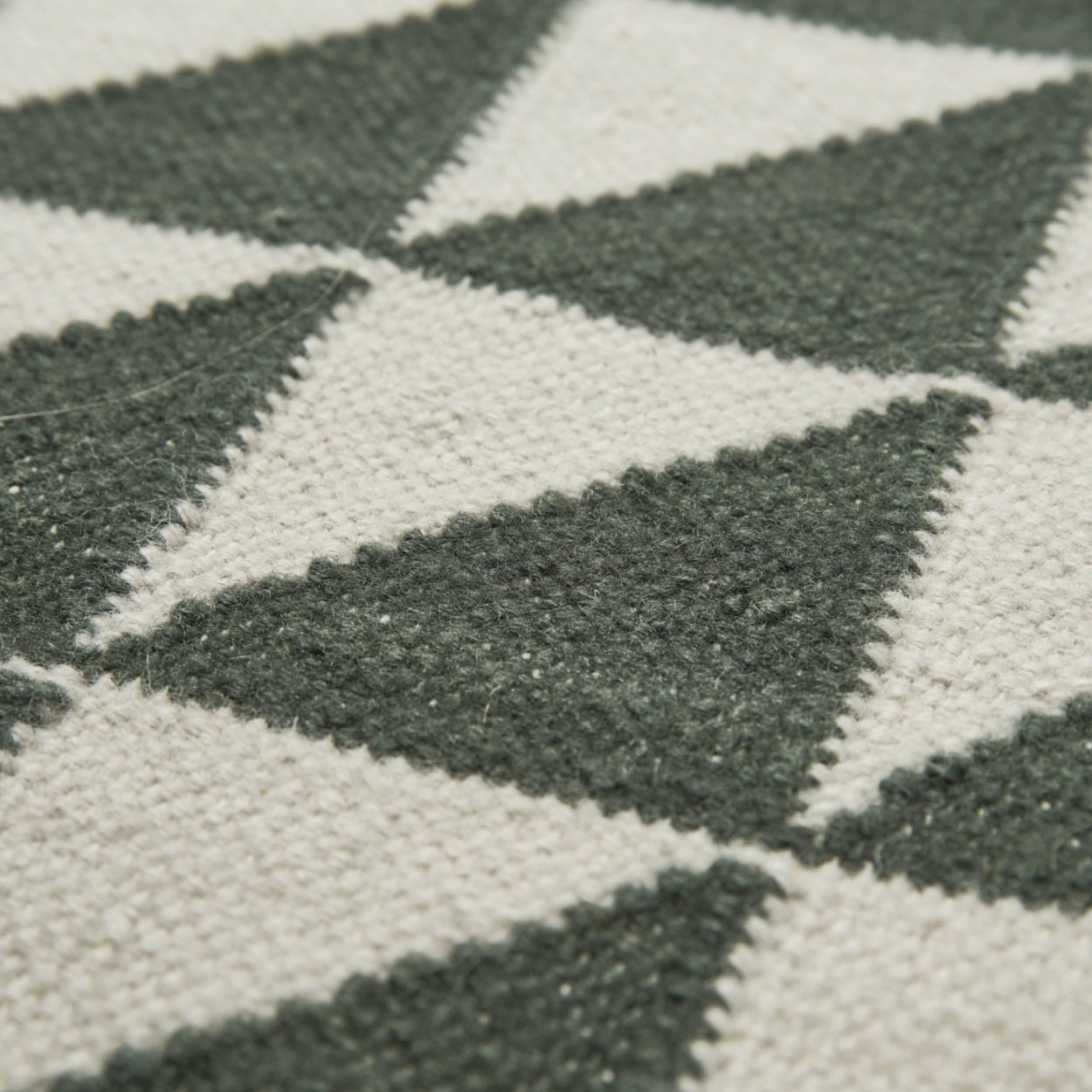 Carpet Berlin in triangle/hunter green mix