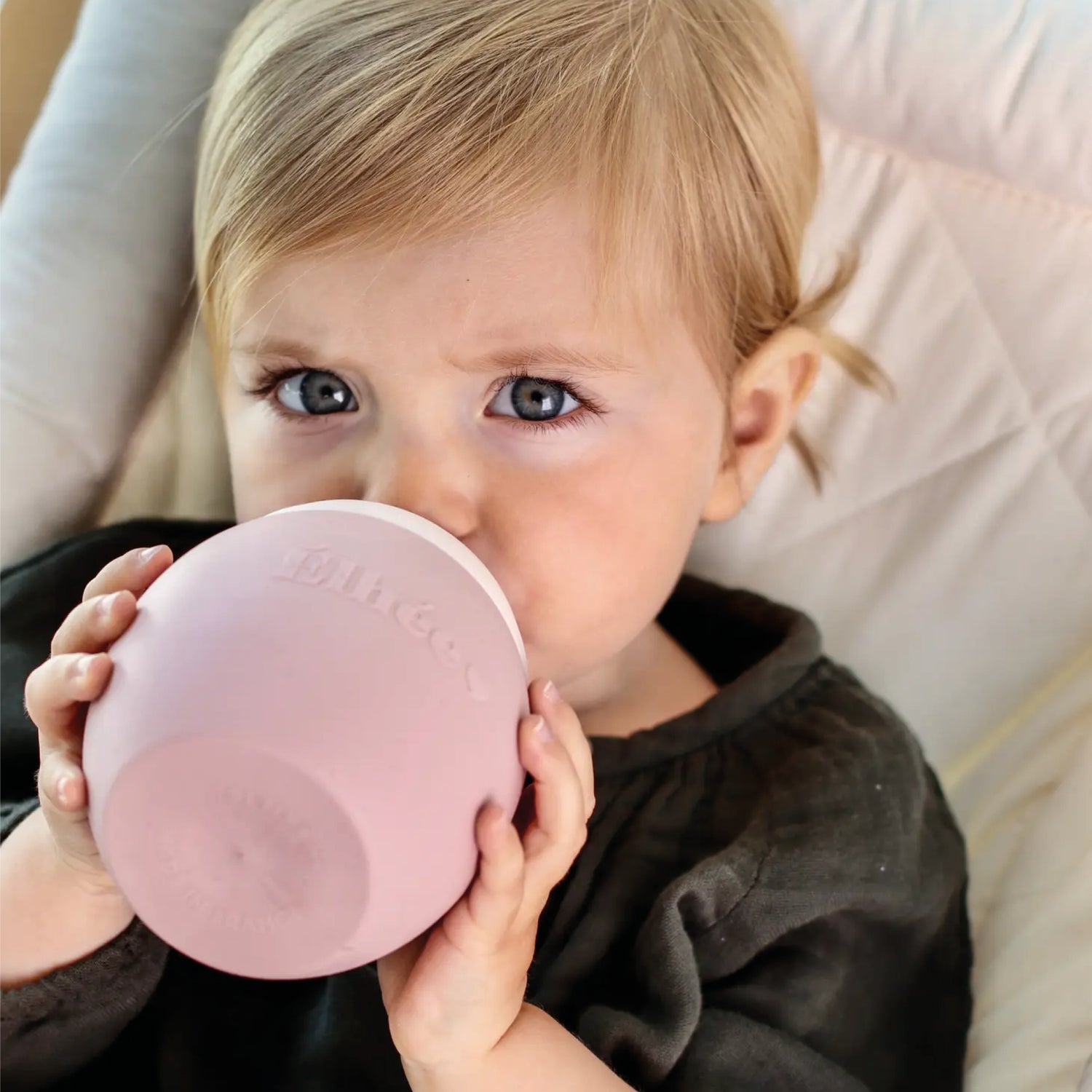 Baby und Kleinkind Toddler Bubble Lernflasche in blush und nude 240ml aus BPA frei medizinischem Silikon ohne Plastik von Elke bei kinder und konsorten düsseldorf