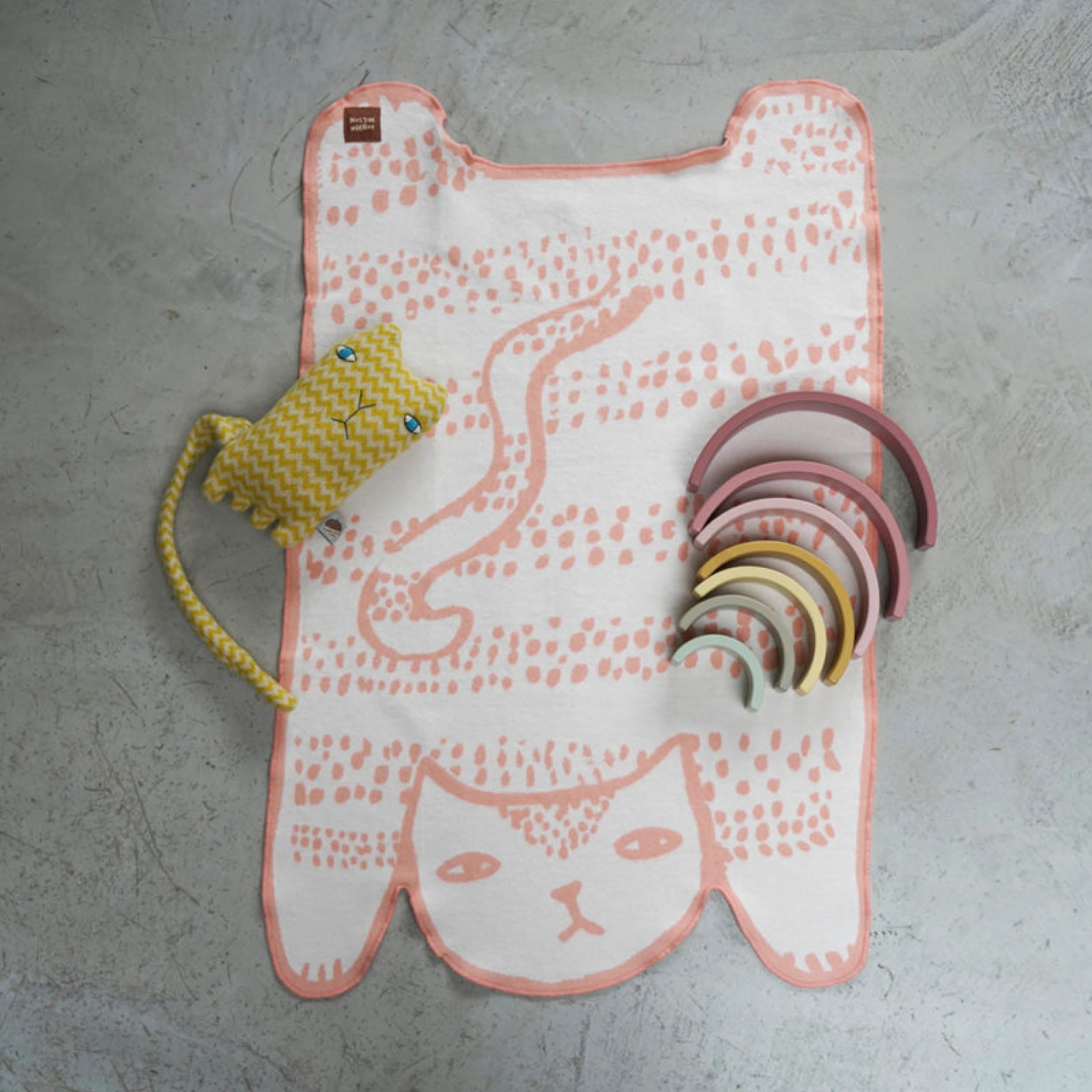 Wolldecke, kleine Katze in light apricot