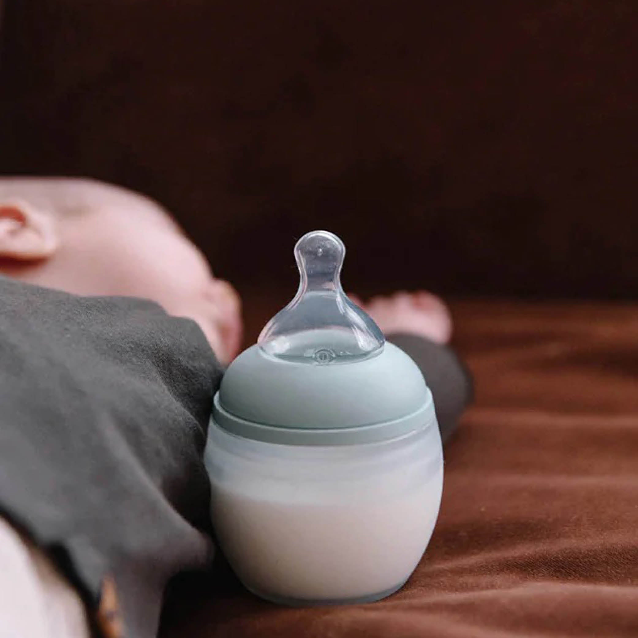 Baby und Neugeborene Antikolik Babyflasche in ivy green 150ml aus BPA frei medizinischem Silikon ohne Plastik von Elke bei kinder und konsorten duesseldorf