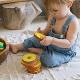 Baby Beißring Teether Oli & Carol Pineapple die Ananas aus Naturkautschuk und von Hand bemalt mit speiseechten Farben - 100% natürlich von Oli und Carol bei kinder und konsorten Düsseldorf