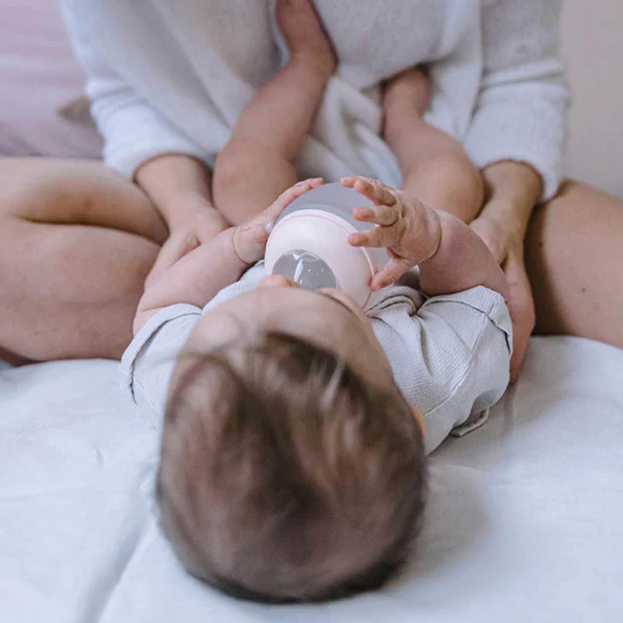 Baby und Neugeborene Antikolik Babyflasche in nude 150ml aus BPA frei medizinischem Silikon ohne Plastik von Elke bei kinder und konsorten düsseldorf