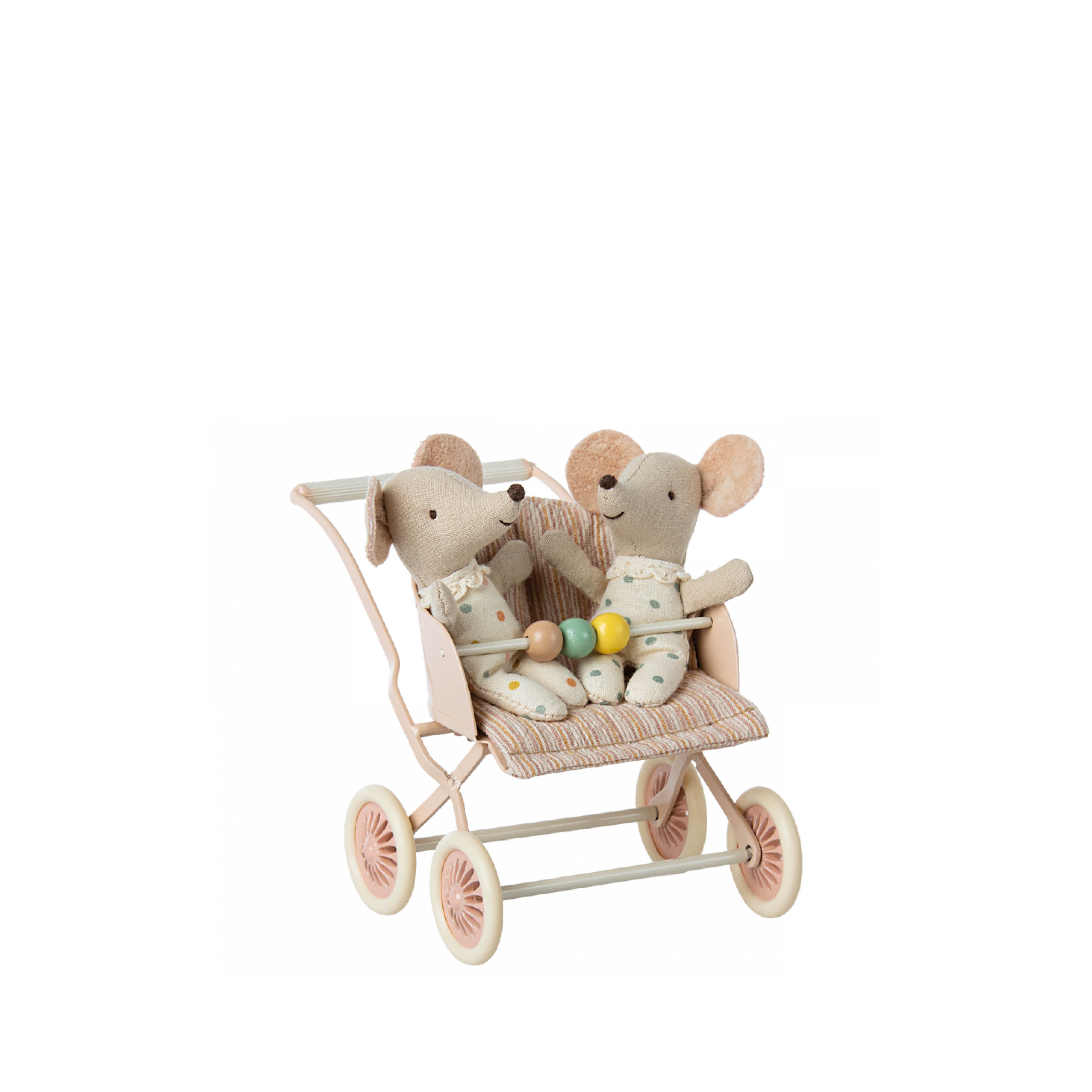 Baby Mäuse Kinderwagen in rose von Maileg im Kinderladen kinder und konsorten Düsseldorf Germany Deutschland