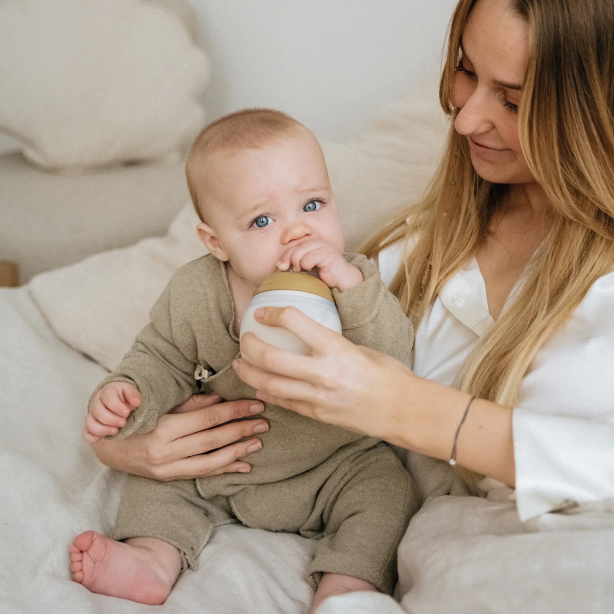 Baby und Neugeborene Antikolik Babyflasche in oats 240ml aus BPA frei medizinischem Silikon ohne Plastik von Elke bei kinder und konsorten düsseldorf