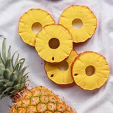 Baby Beißring Teether Oli & Carol Pineapple die Ananas aus Naturkautschuk und von Hand bemalt mit speiseechten Farben - 100% natürlich von Oli und Carol bei kinder und konsorten Düsseldorf