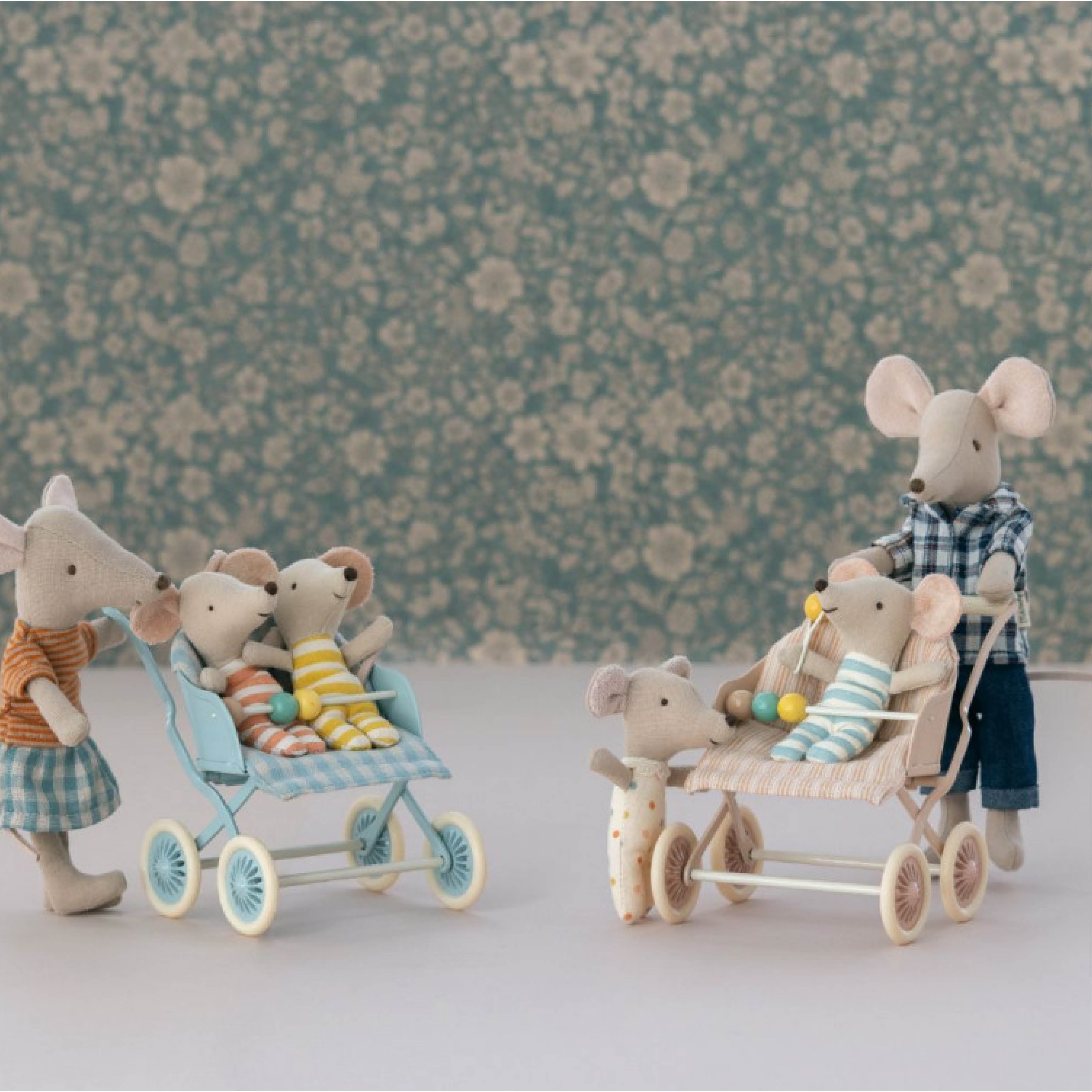 Baby Mäuse Kinderwagen in rose von Maileg im Kinderladen kinder und konsorten Düsseldorf Germany Deutschland