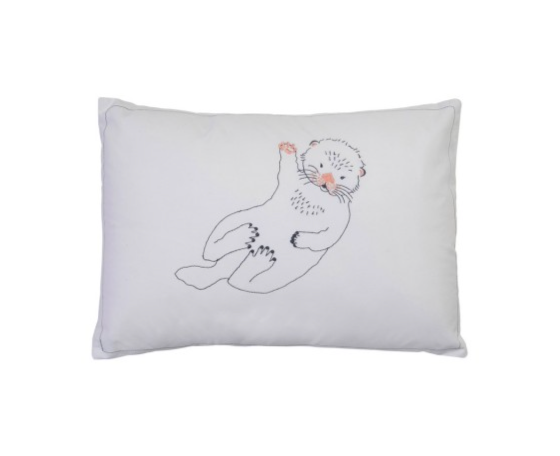 Motif cushion Otter